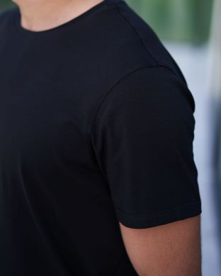 Чоловіча футболка чорного кольору  модель № FTnormal_black